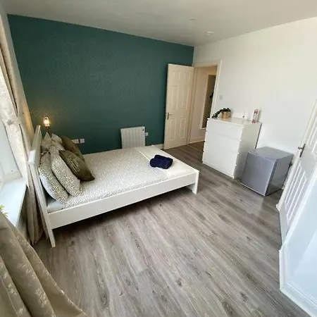 Апартаменты Deluxe Duplex Talbot St Sleeps 8 Дублин
