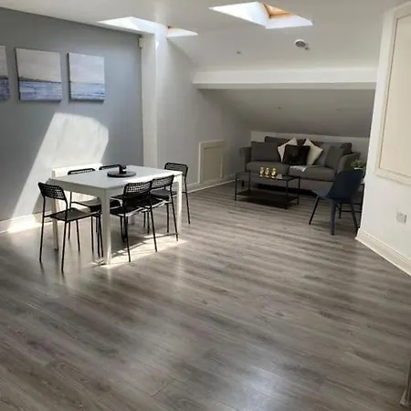 Deluxe Duplex Talbot St Sleeps 8 * Дублин