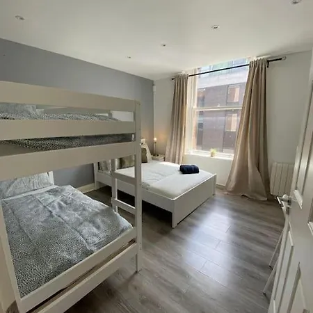 Deluxe Duplex Talbot St Sleeps 8 Apartmán *