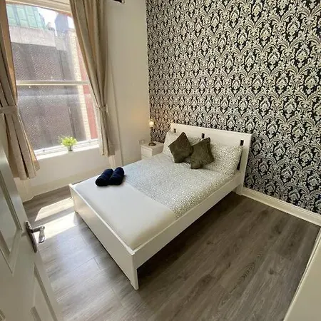 Deluxe Duplex Talbot St Sleeps 8 Apartmán *