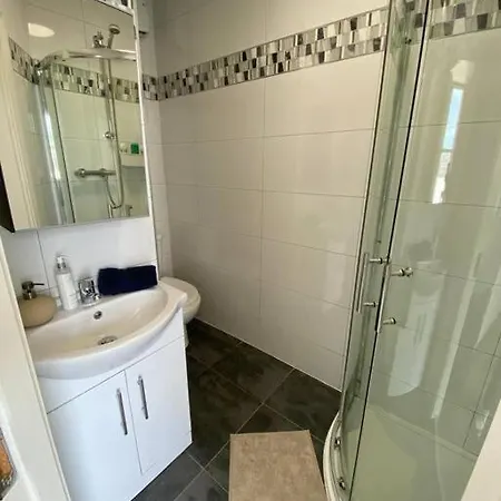 Apartmán Deluxe Duplex Talbot St Sleeps 8 *